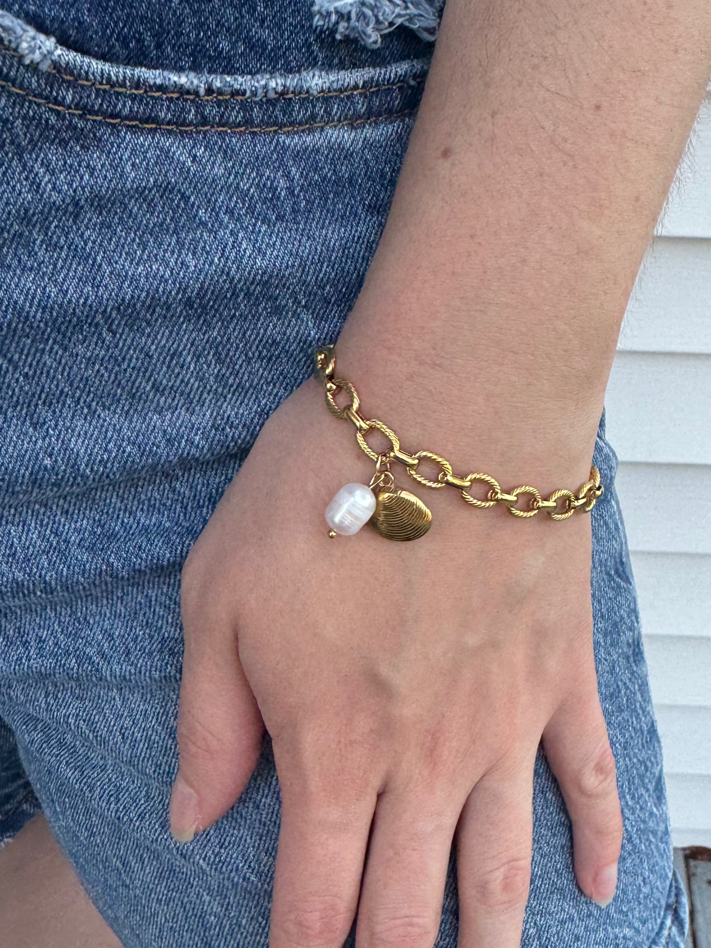 Simple Shell Bracelet